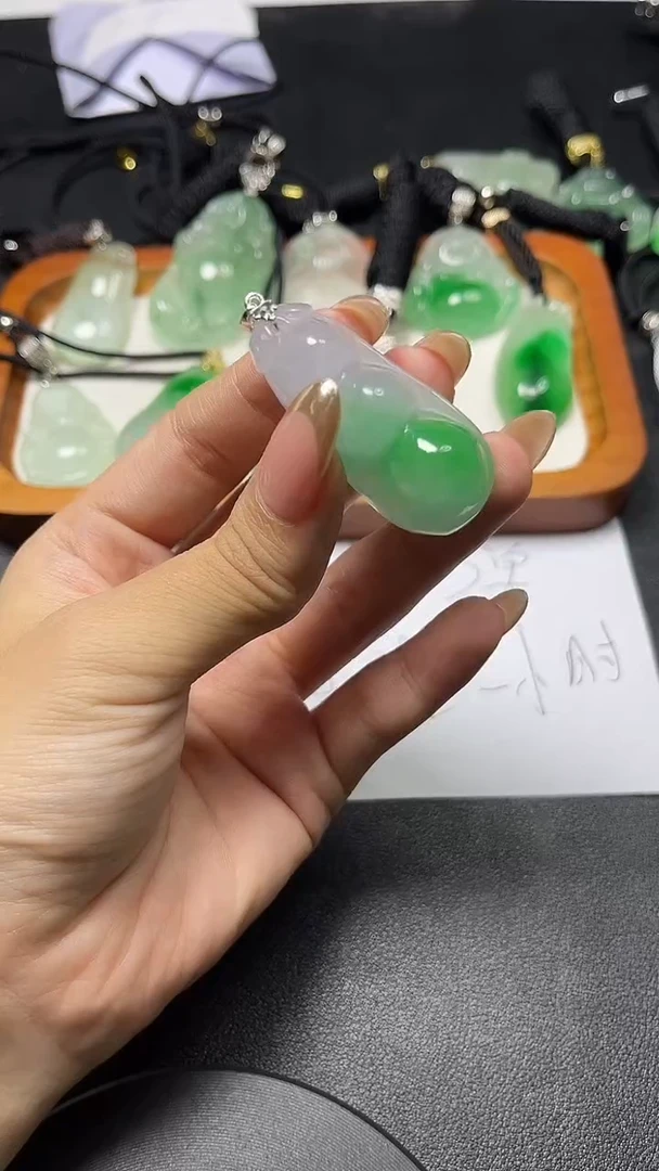 时尚女士精品吊坠