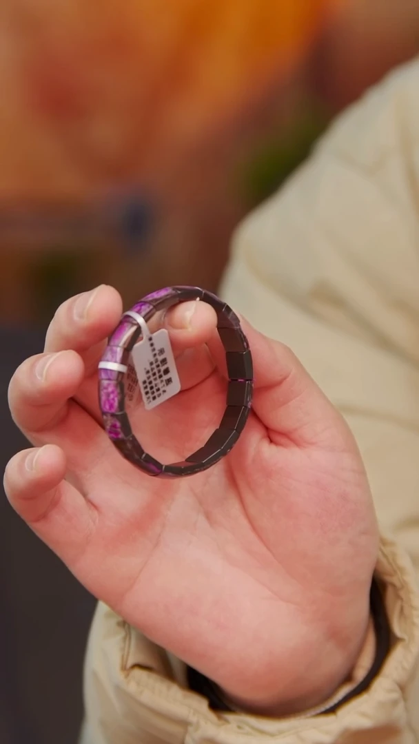 苏纪石（舒俱来）未镶嵌玉化手牌237号