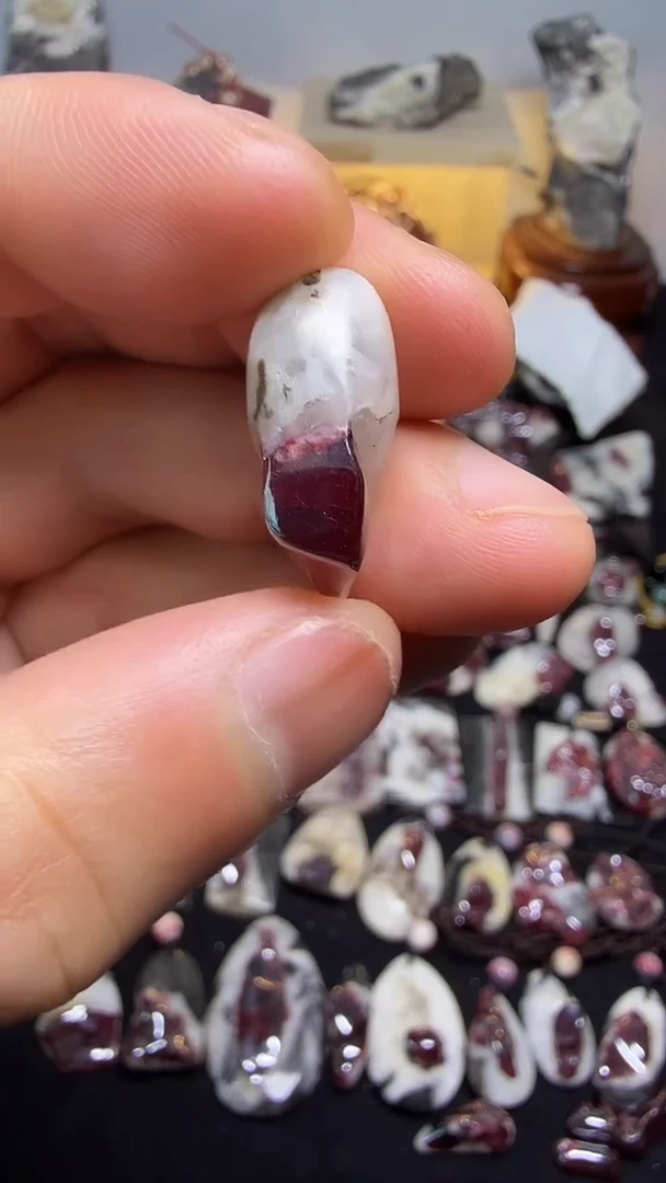 天然辰砂大晶砂随行吊坠