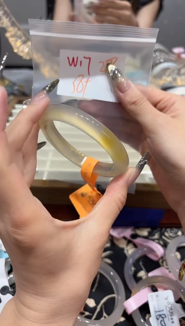 手镯玛瑙/玉髓未镶嵌新*?W17