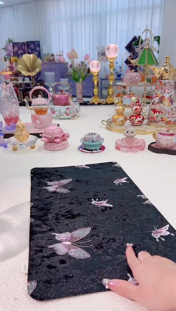 黑底蝴蝶茶席 /如图
