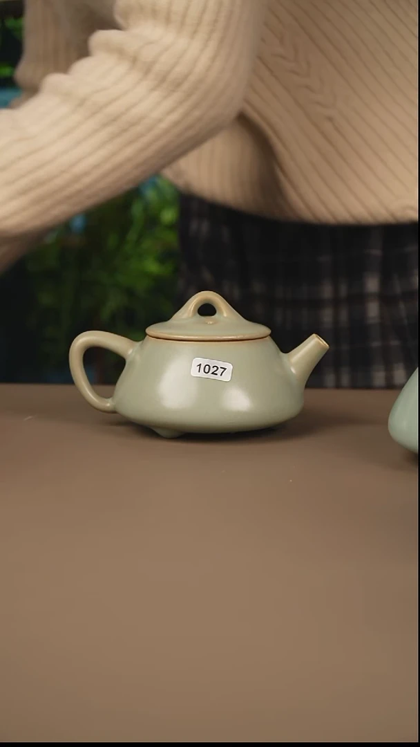 仿古柴烧壶瑕疵