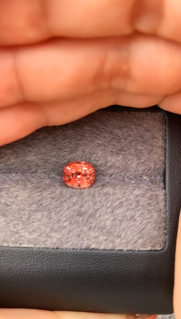 未镶嵌裸石定制尖晶石枕型 橙粉色调 2.40ct