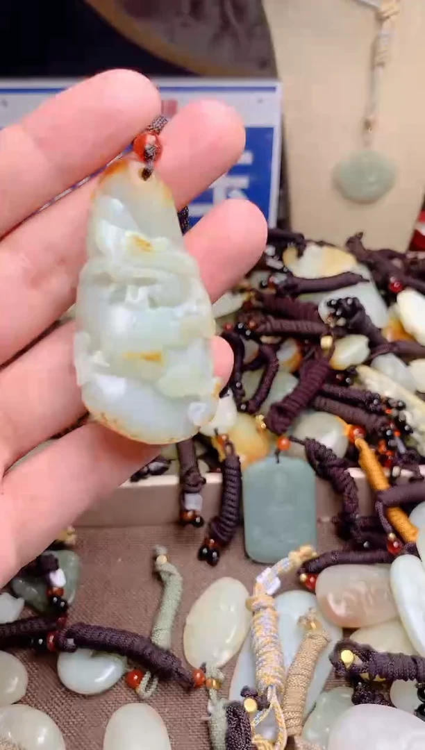 和田玉未镶嵌颈饰1