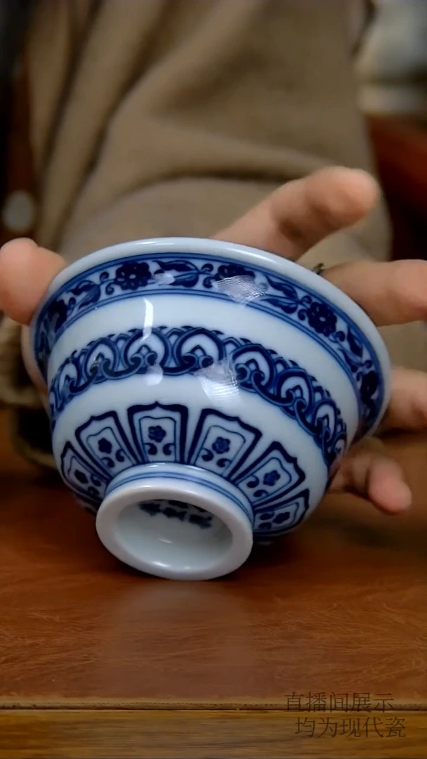 其他瓷宝相纹压手杯（柴窑）（微瑕）389号