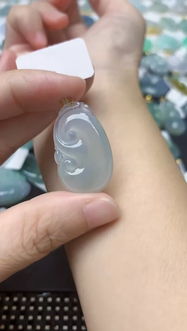 翡翠18K金镶嵌颈饰天然缅甸A货翡翠