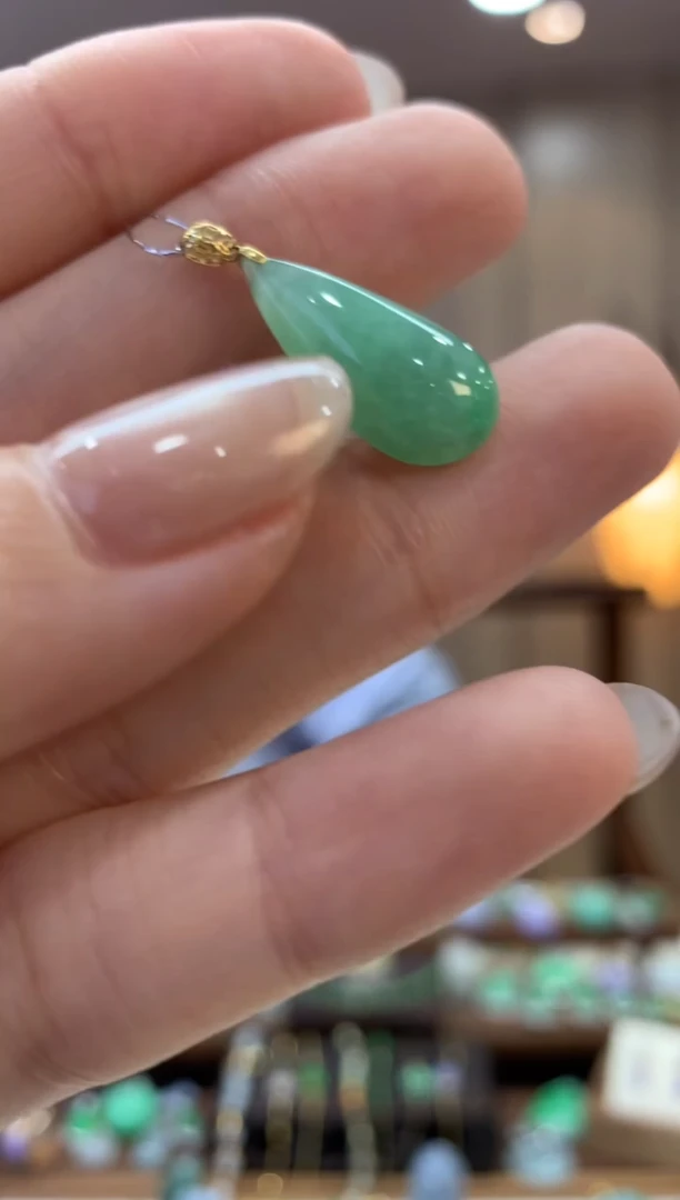 翡翠18K金镶嵌吊坠(不含链)水滴
