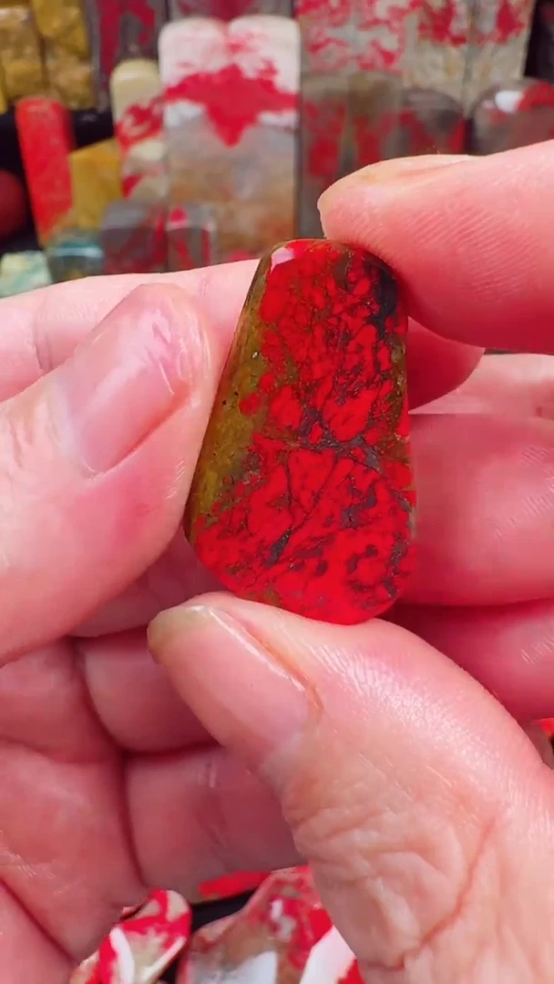 昌化鸡血石昌化田黄鸡血石