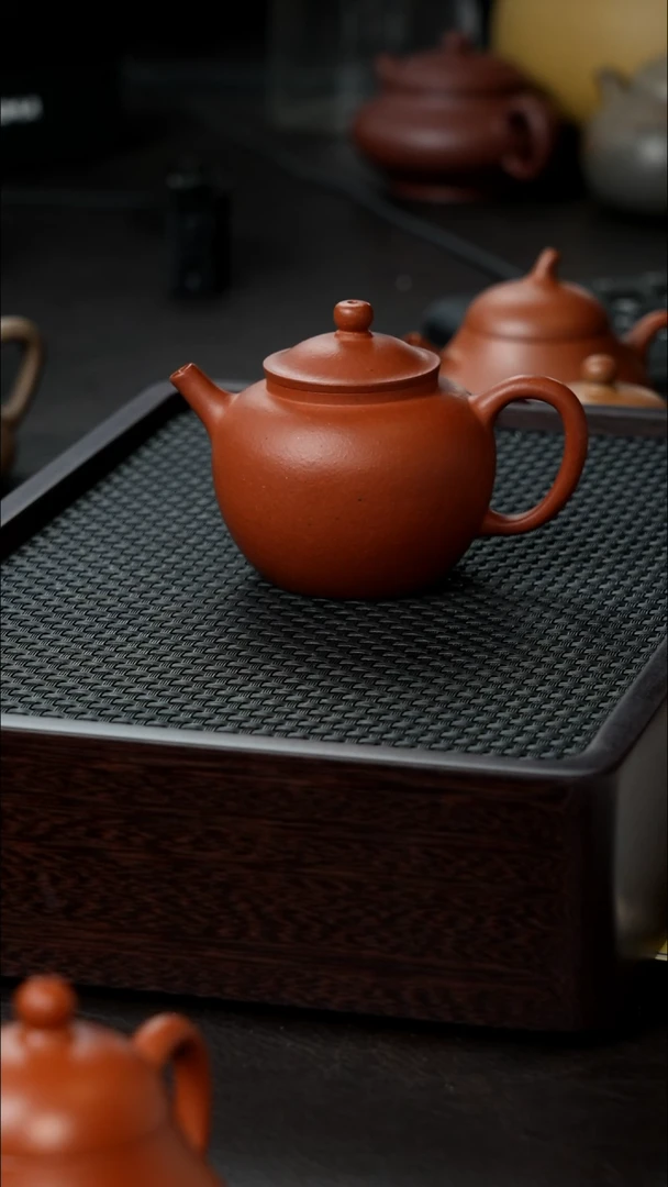 茶壶紫砂老红泥巨轮微瑕半手110