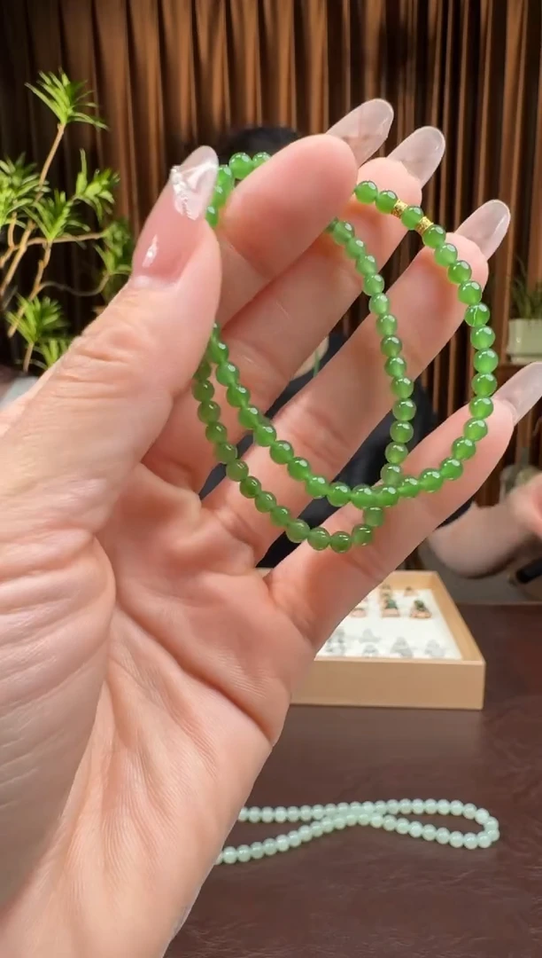 和田玉18K金镶嵌颈饰48赵玉8.12多样性拍一发一约4mm无黑点