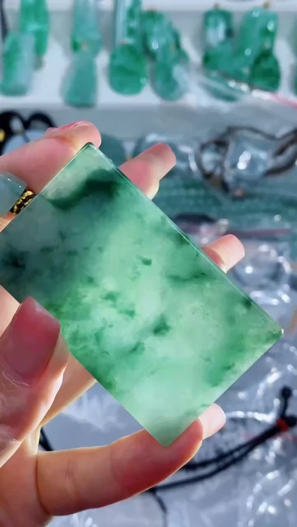 翡翠未镶嵌颈饰吊坠