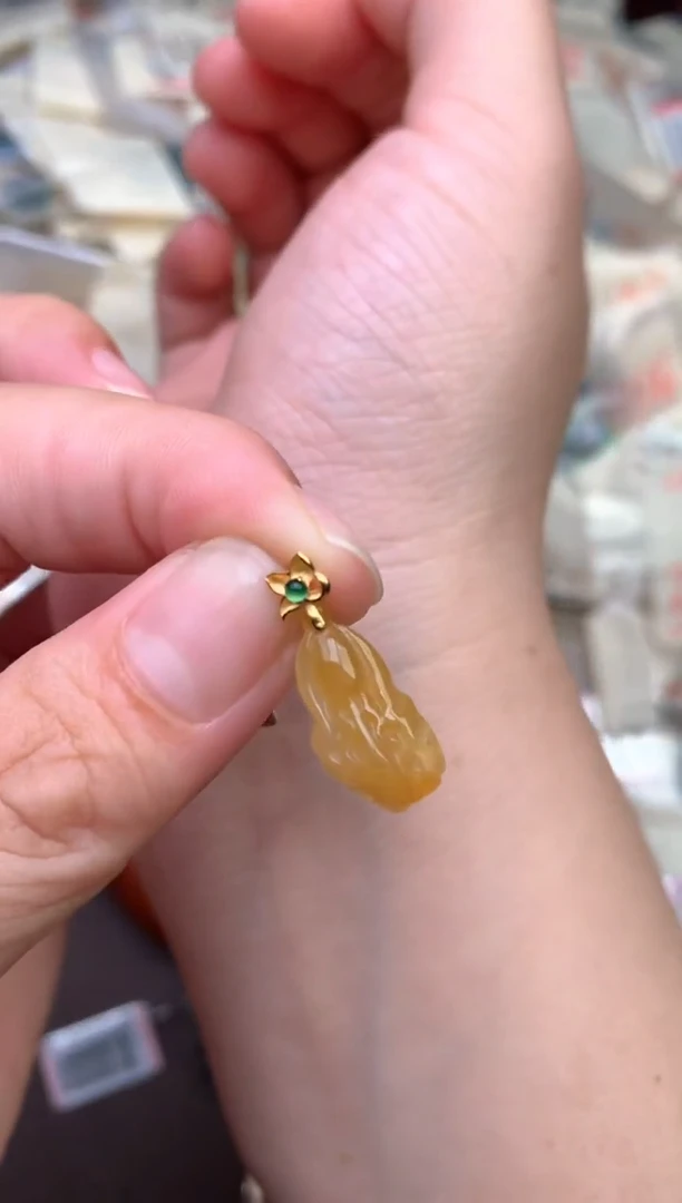 18K金镶嵌挂件翡翠—