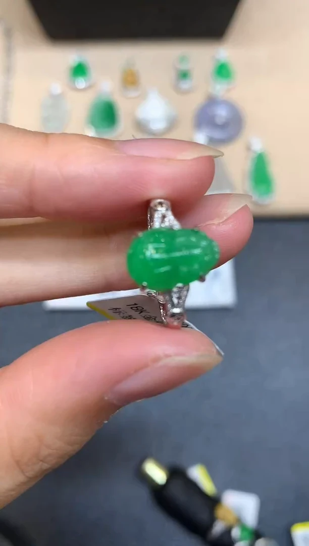 18K金镶嵌戒指翡翠貔貅【无服务费