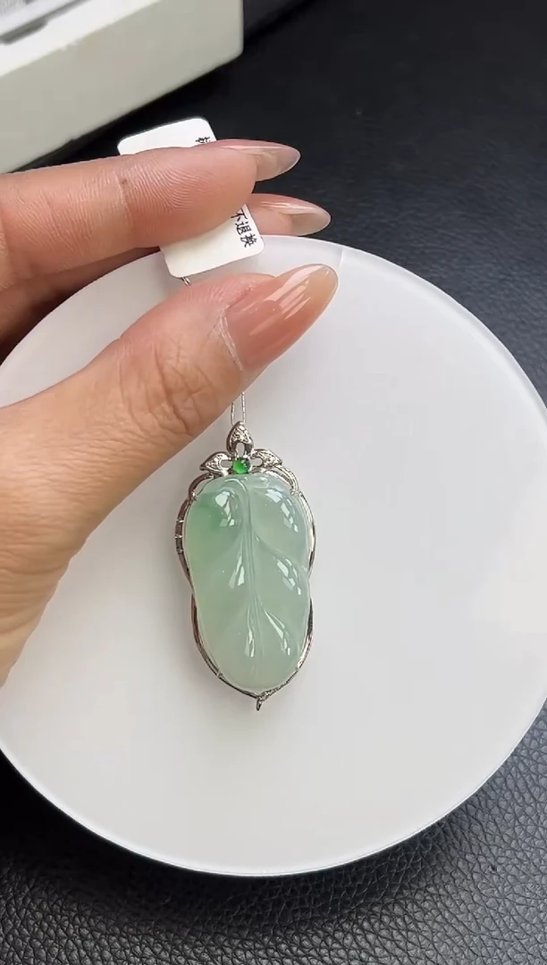 【闪购商品】翡翠颈饰18K金镶嵌YM662-4 叶子