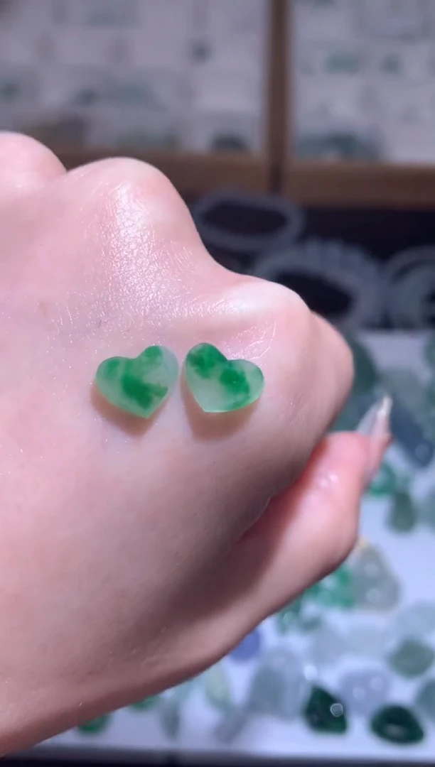未镶嵌定制翡翠一对爱心