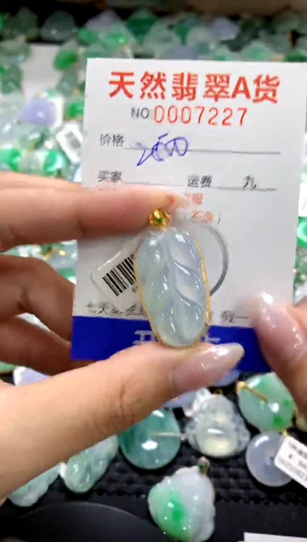 颈饰18K金镶嵌翡翠1111111111111111