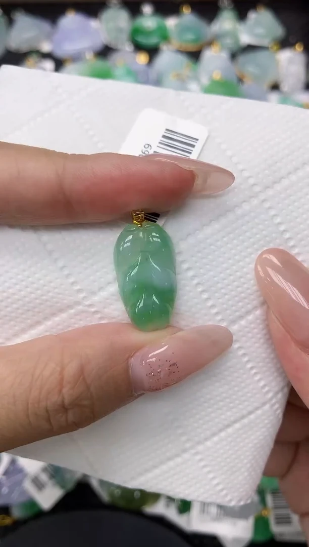 颈饰18K金镶嵌翡翠1111111111