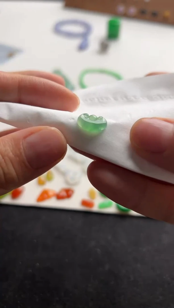 定制翡翠未镶嵌950+95绿如意