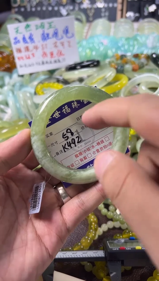 未镶嵌蛇纹石玉手镯1