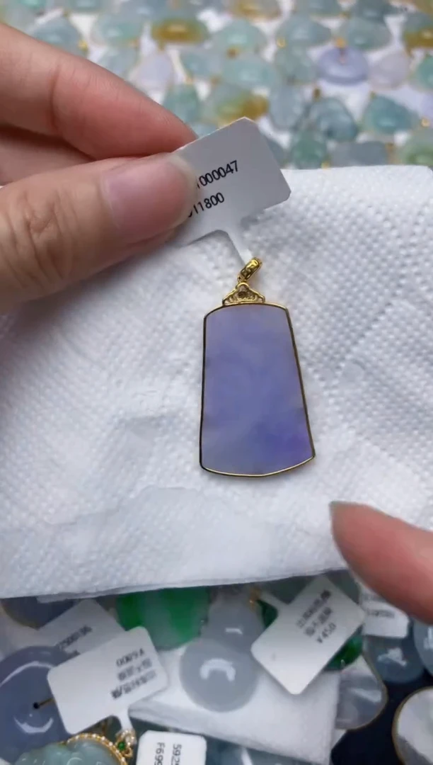 翡翠18K金镶嵌颈饰天然A货翡翠