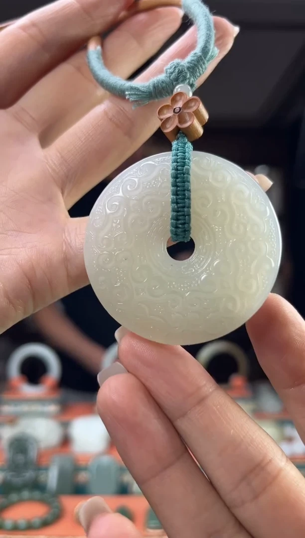 和田玉未镶嵌颈饰佩佩