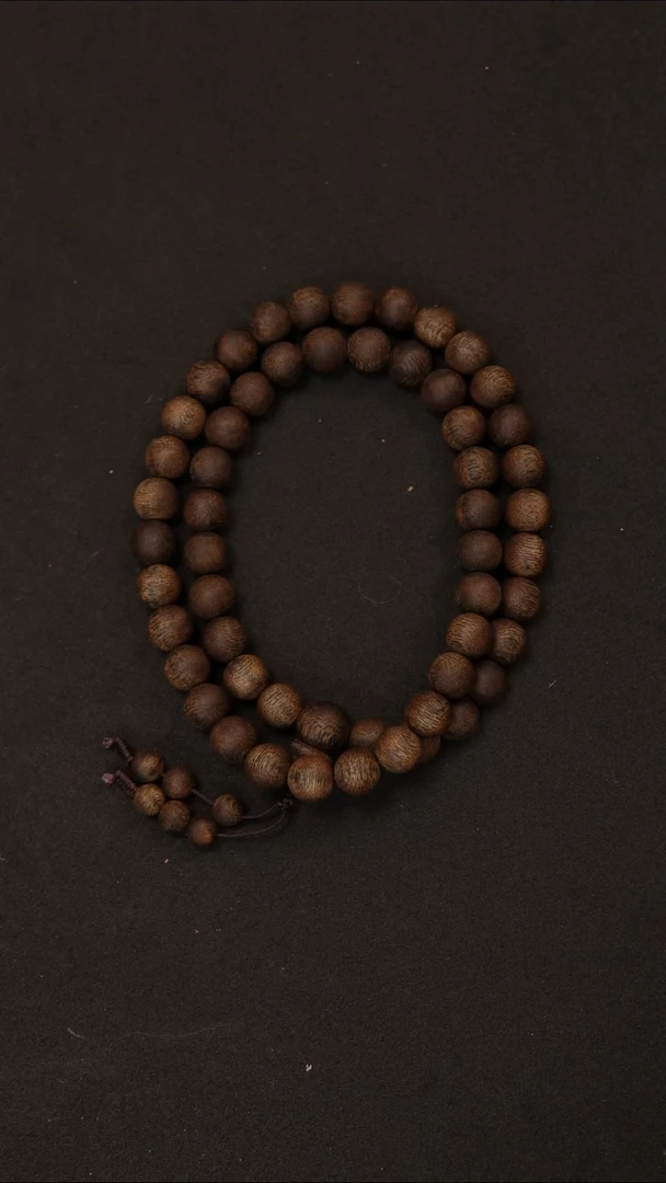 沉香手串小****0海南尖峰岭莺歌绿奇楠99沉卡8双圈48颗款