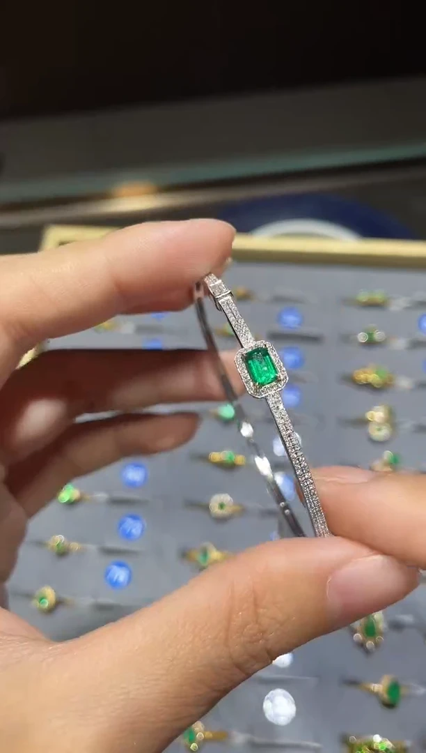 18K金镶嵌手镯祖母绿1