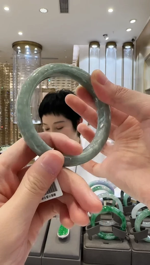 翡翠手镯未镶嵌69