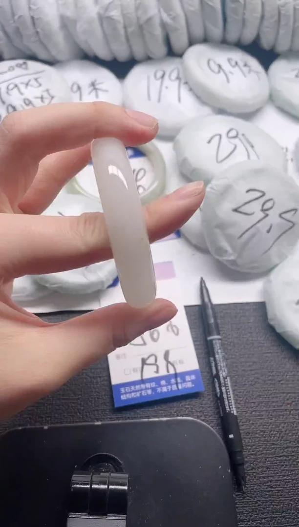 未镶嵌手镯石英质玉85-56