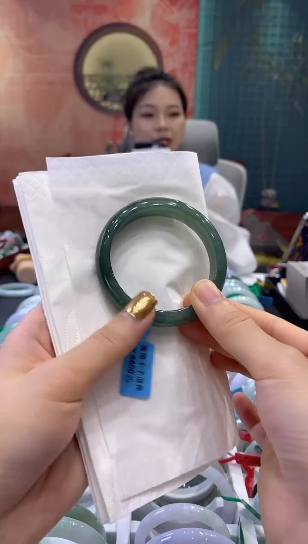 【闪购商品】翡翠手镯未镶嵌多人17067