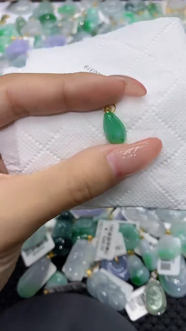 颈饰18K金镶嵌翡翠1111111