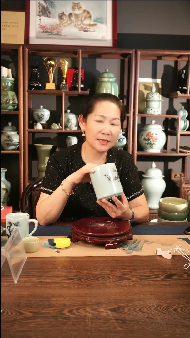 釉中彩 笔筒（梅花