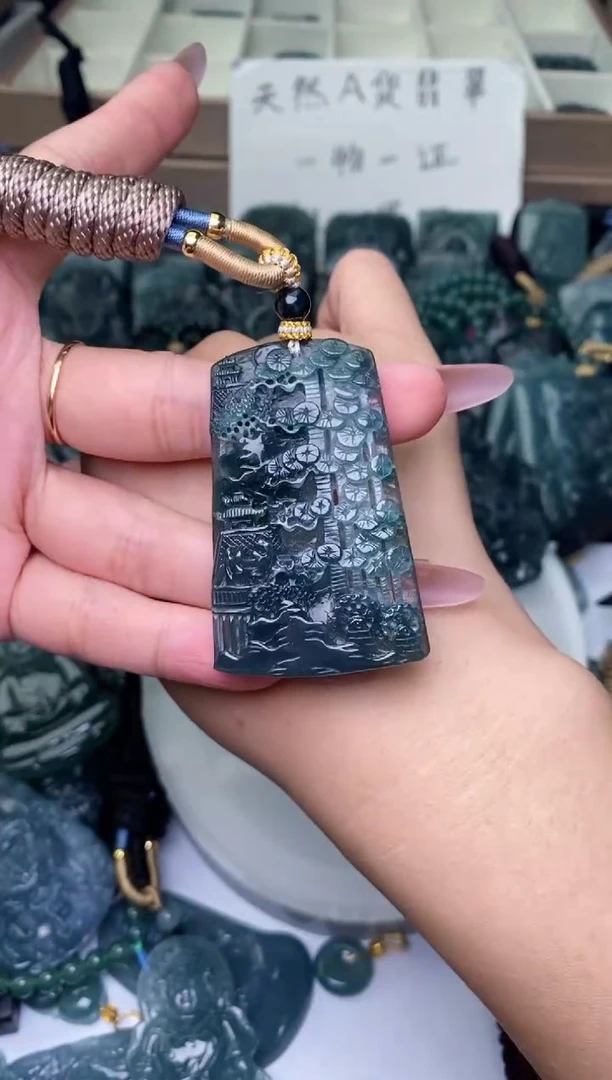颈饰未镶嵌翡翠