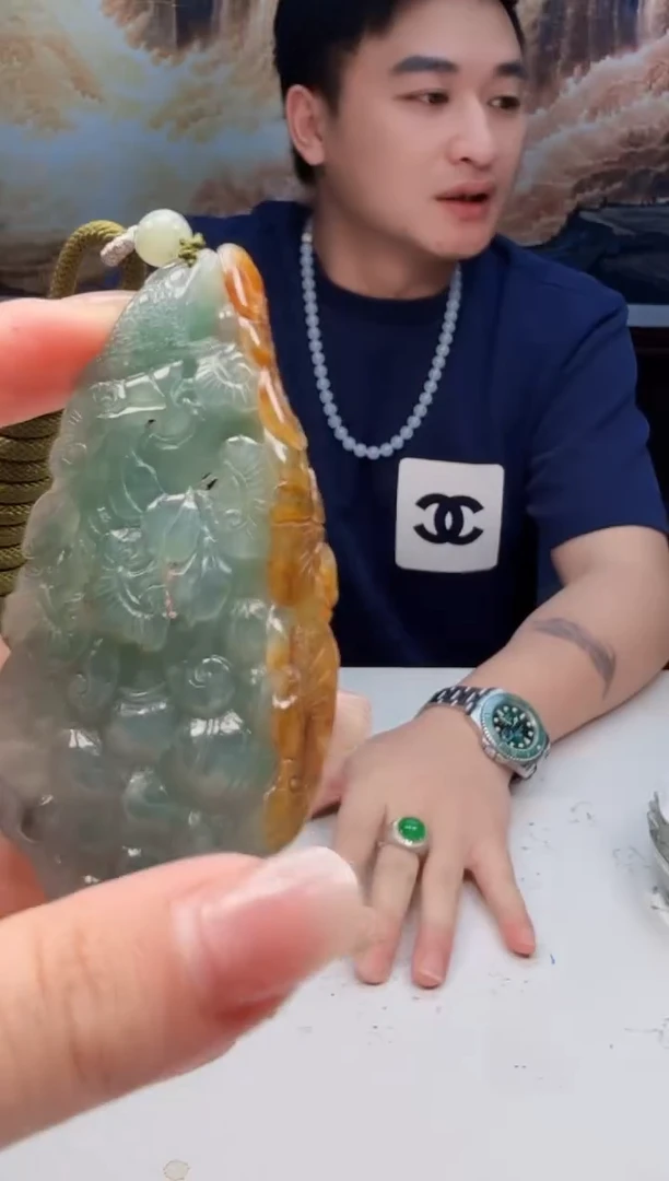 翡翠未镶嵌吊坠(不含链)69