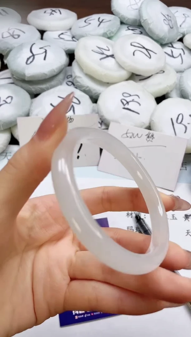 石英质玉手镯未镶嵌348-