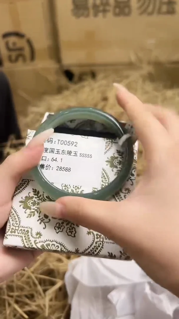 未镶嵌手镯石英岩玉T00592