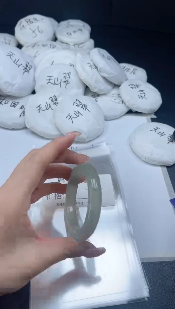 未镶嵌手镯石英质玉0100-5051