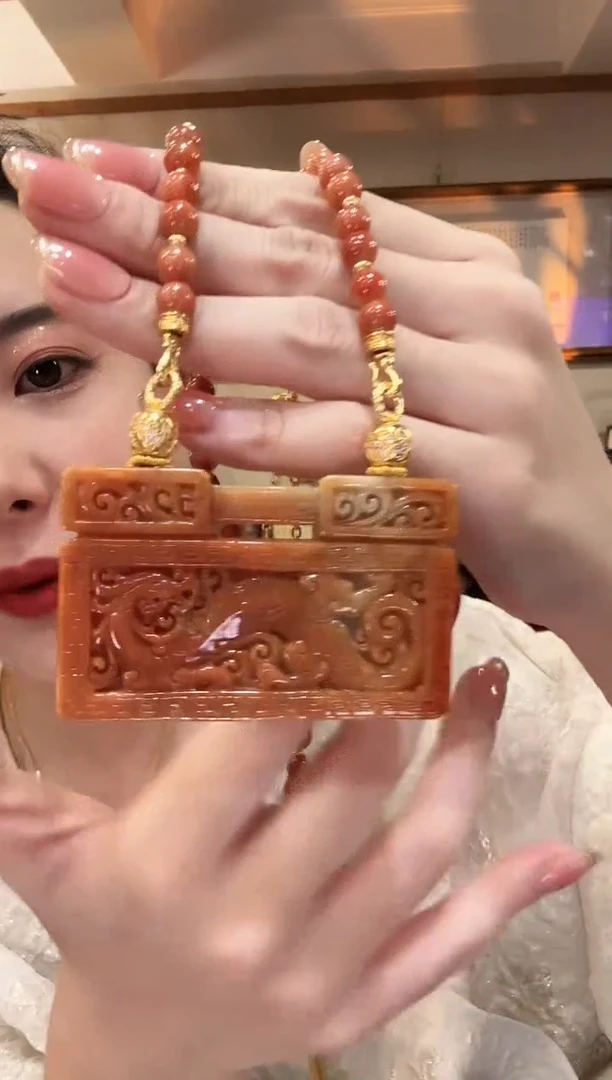 翡翠未镶嵌颈饰国风