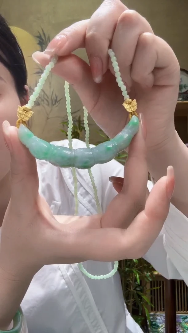 翡翠未镶嵌颈饰吊坠