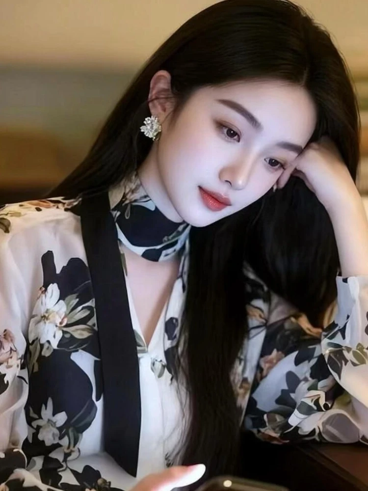 秋日法式漂亮小上衣女高级感轻奢减龄洋气独特别致超好看碎花衬衫
