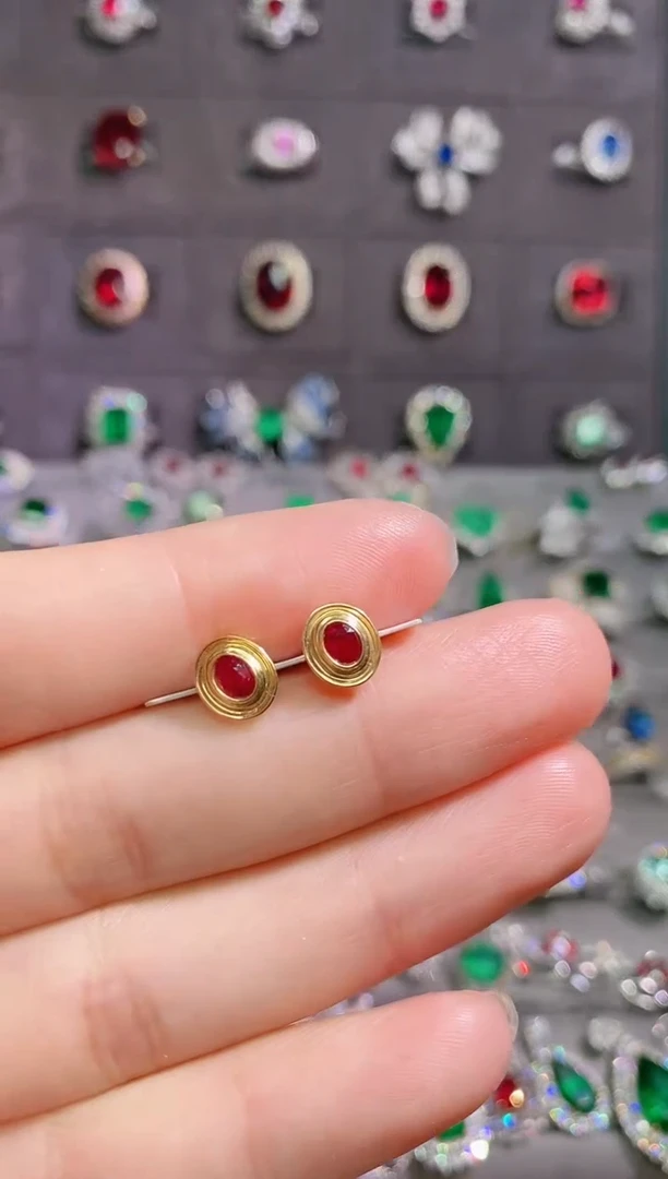 【闪购商品】红宝石耳饰18K金镶嵌--