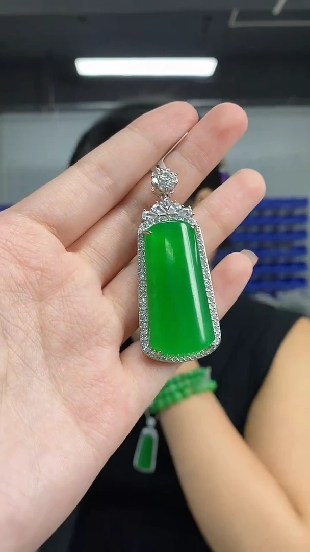 颈饰未镶嵌翡翠多样性发其一颜色微差