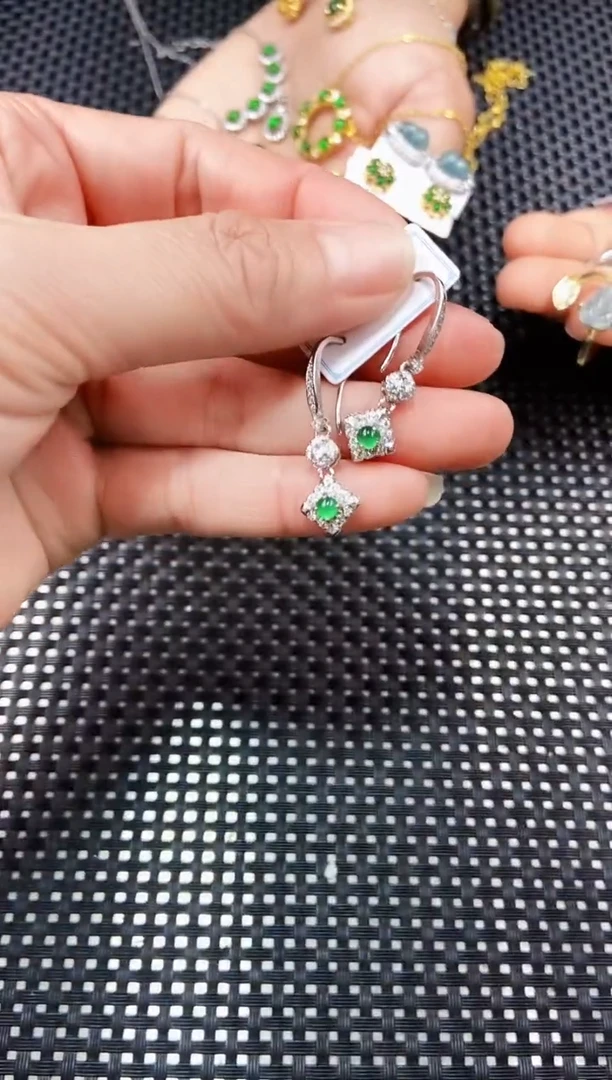 【闪购商品】翡翠耳饰未镶嵌111111111