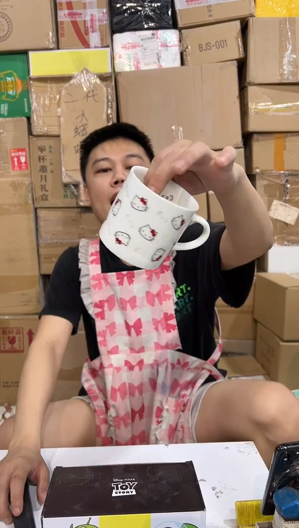 瓷片白色kt猫镂空满印水杯