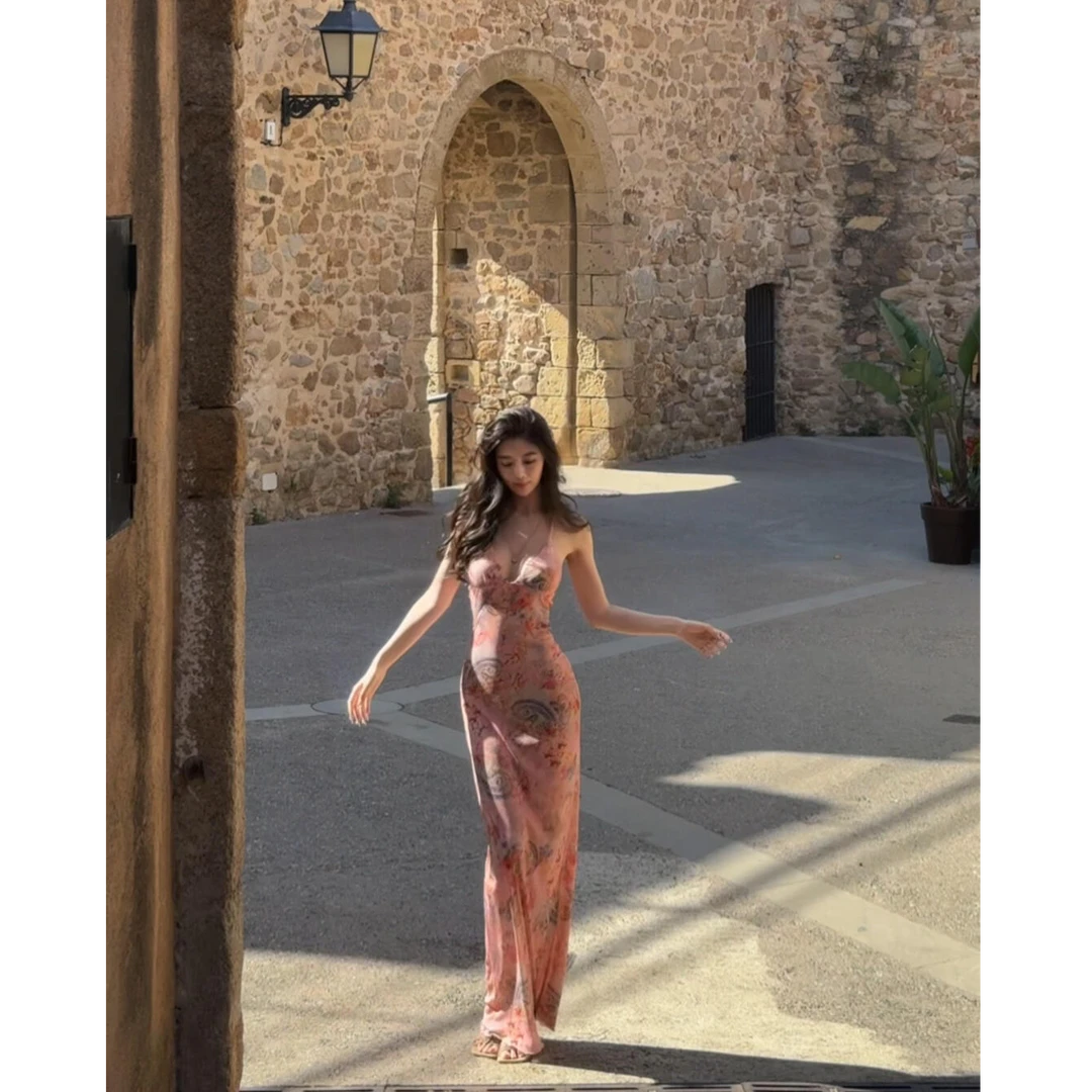 2025夏季新款时尚小众纯欲辣妹度假风碎花设计感吊带包臀连衣裙女