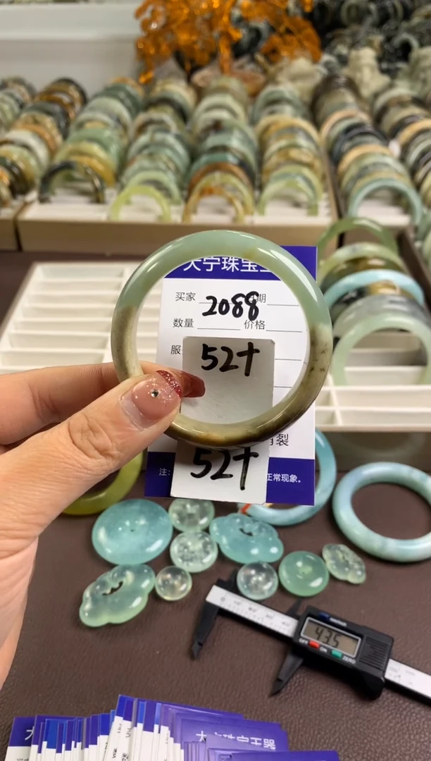 【闪购商品】蛇纹石玉手镯未镶嵌2088