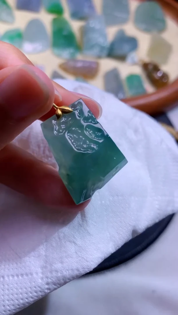 颈饰未镶嵌翡翠
