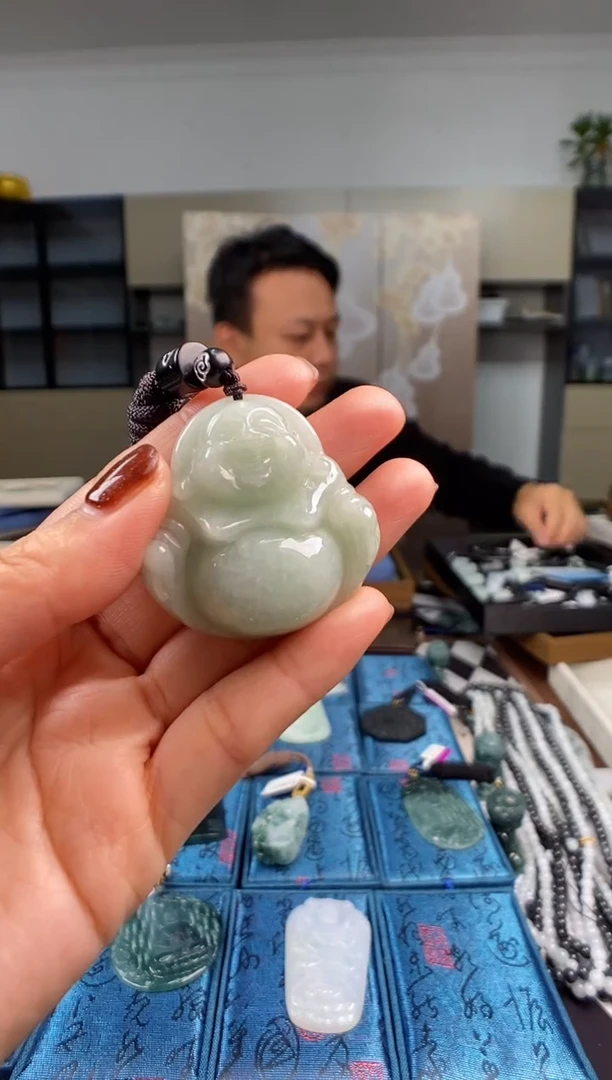 颈饰未镶嵌翡翠  多样性发其一