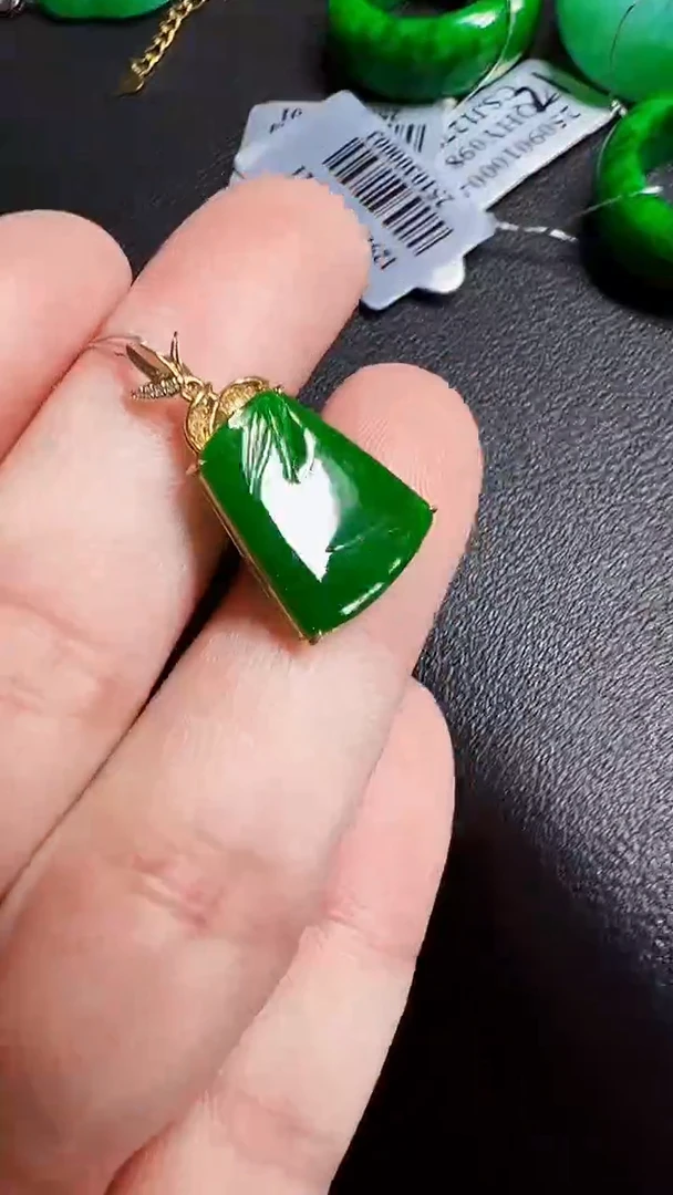 颈饰18K金镶嵌翡翠竹子