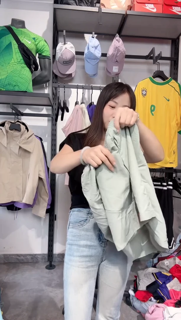 1164 编码 瑕疵款直播间过款为准 尺码155 S